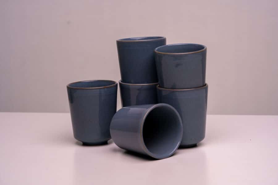 Blauer Keramik Becher ohne Henkel Set für 6 Personen