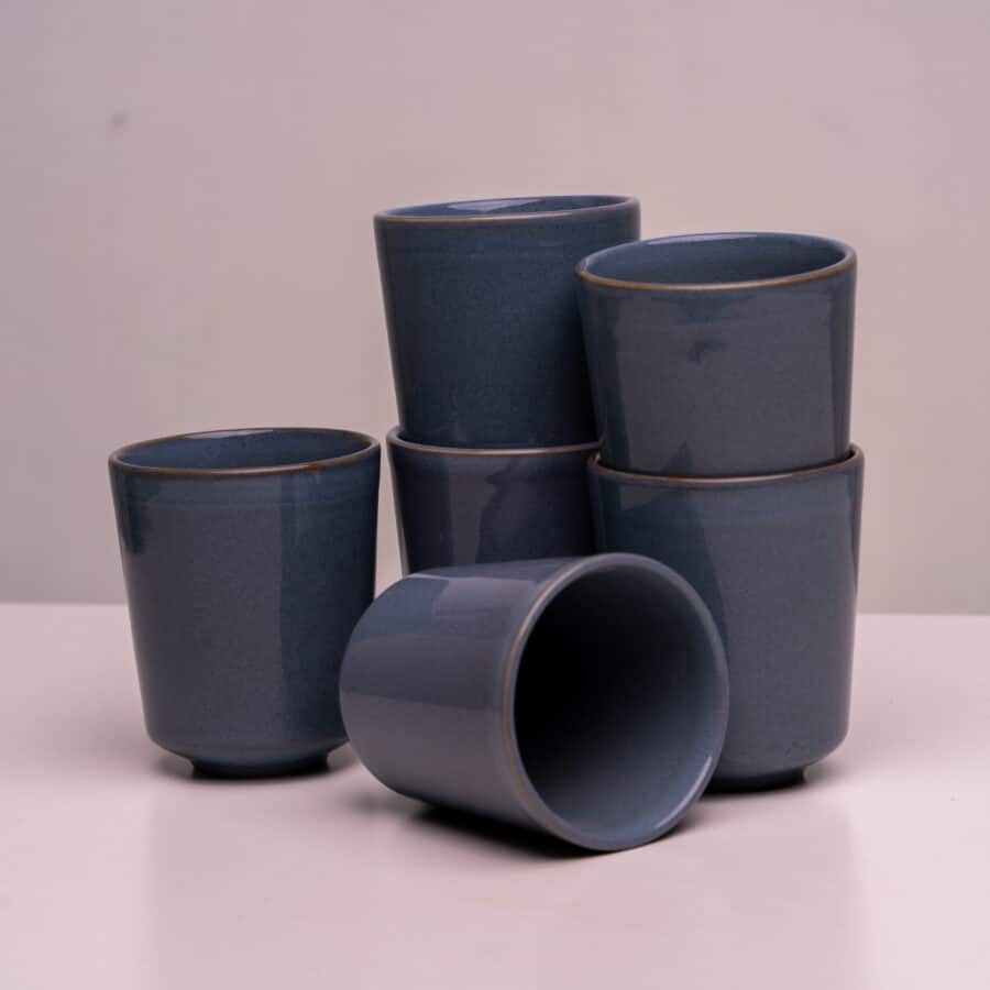 Blauer Keramik Becher ohne Henkel Set für 6 Personen