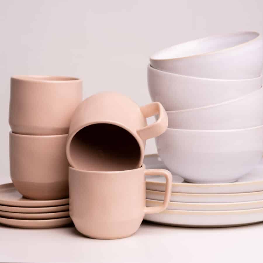 Geschirr Set für 4 Personen, Großer Keramik Teller, Rosa Tasse, Keramik Bowl, Tapas Teller