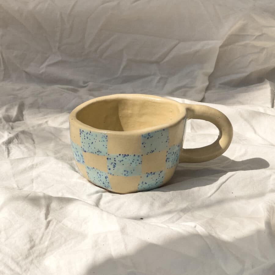 Blaue Keramik Tasse handgetöpfert in der Schweiz