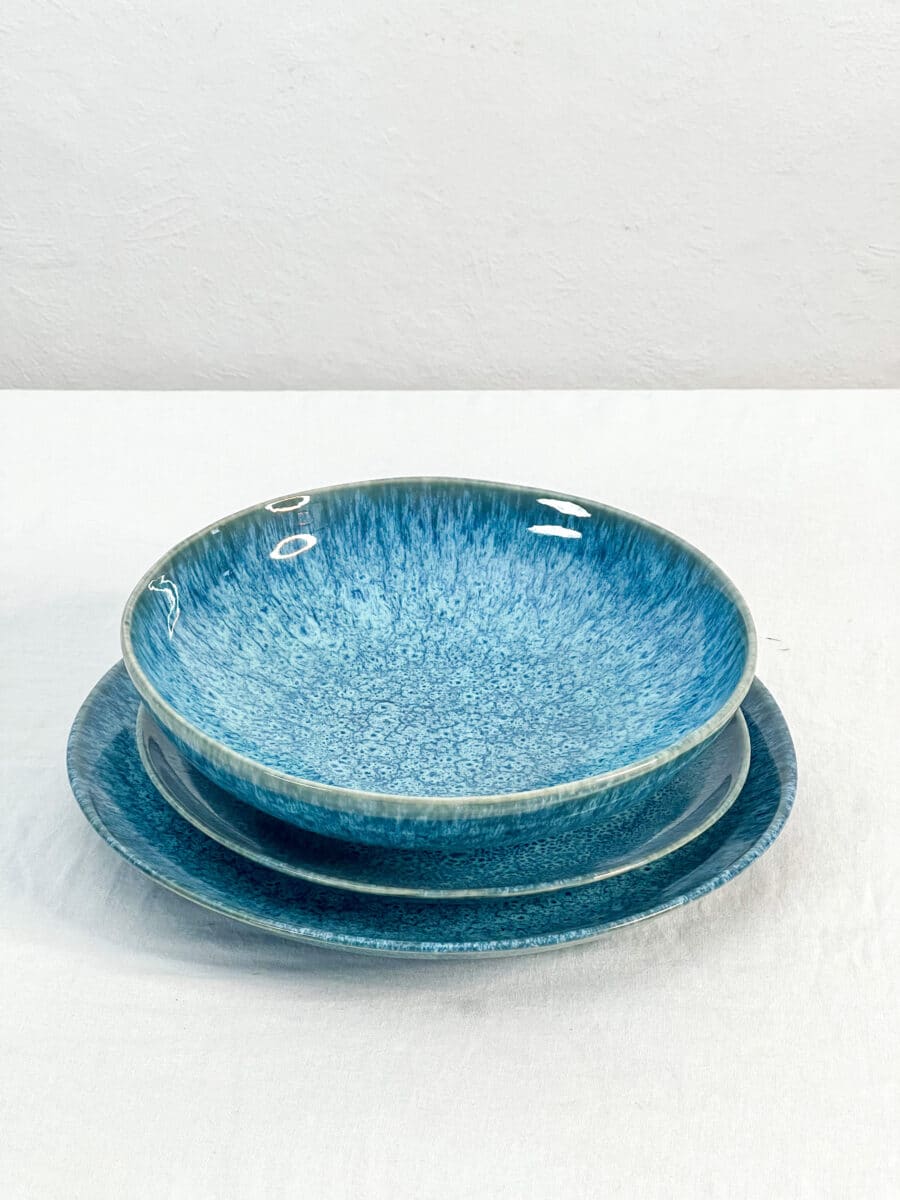 Keramik Geschirr set aus Frühstücksteller, großem Teller und Pasta Teller in blau