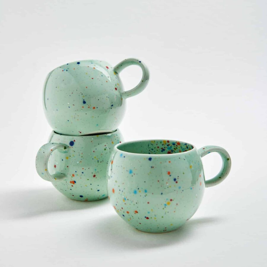 3 bauchige Keramik Tassen mit bunten farb akzenten im Bild. 500 ML