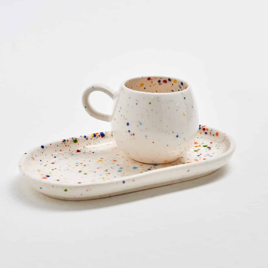 bauchige keramik espresso tasse 90 ml in beige auf untertasse mit buten prenklern
