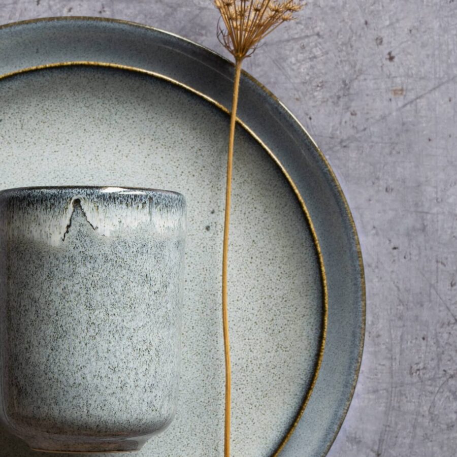 Detail Ansicht für Keramik Becher, großen Teller und Frühstücksteller